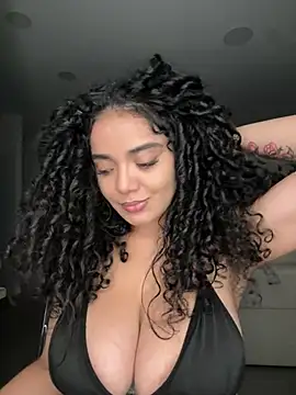 Curlyierr's Live XXX Chat