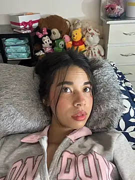Chat +18 de Milleradhara24 ao vivo