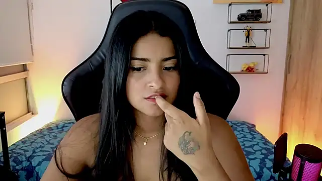 Yues050600's Live XXX Chat