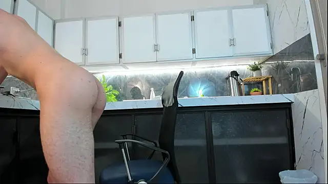 Thiiago_twink Show in webcam