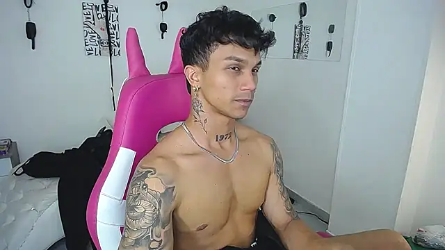 Leonard_Price Live XXX Chat