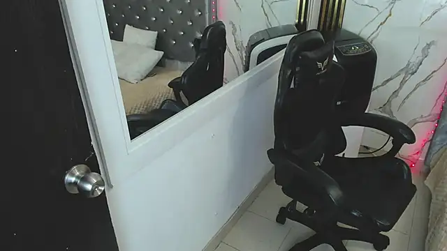 XXX chat uživo modela nymphomanya