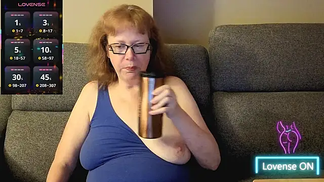 TittyLandQuebec élő XXX-chatje