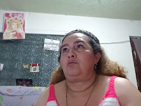 Perla1981-- live XXX chat