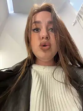 KiraSunshine Adlı Modelin Canlı XXX Sohbeti