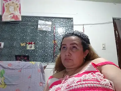 Perla1981--'s Live XXX Chat