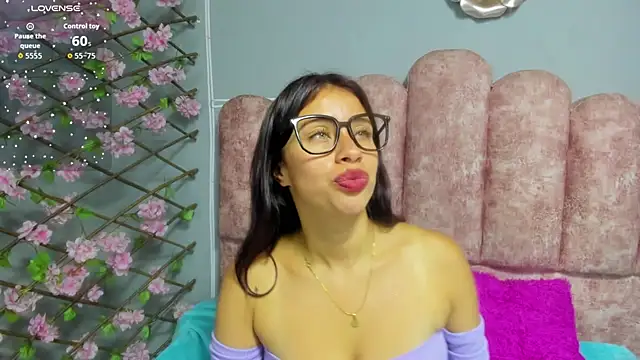 cloyks Adlı Modelin Canlı XXX Sohbeti