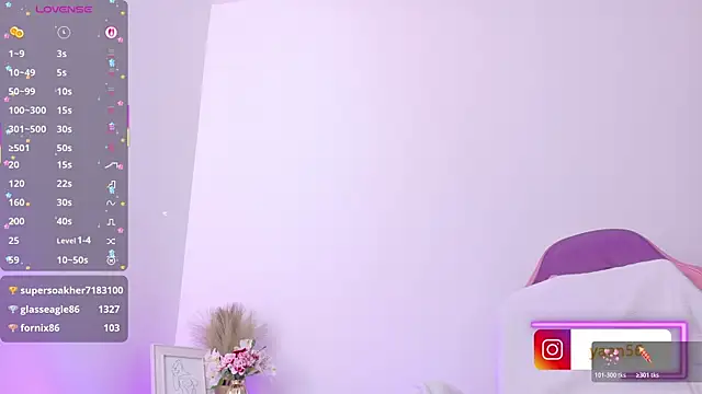 Liah__19's Live Chat Room