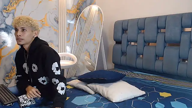 YOUNG_BOYS_HELL – Kamerová šou