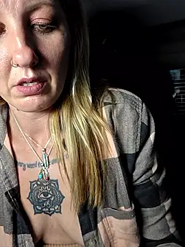 Chat +18 de SheIsSomething ao vivo