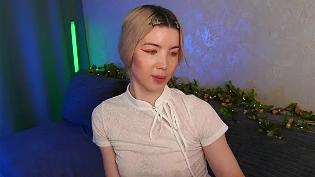 LindaThackerr Adlı Modelin Canlı XXX Sohbeti