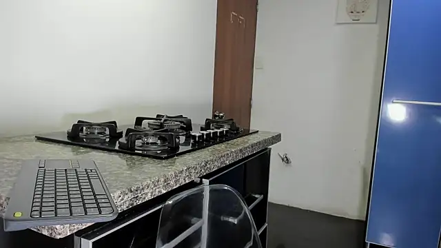 Chat +18 de dulcetorresvg ao vivo