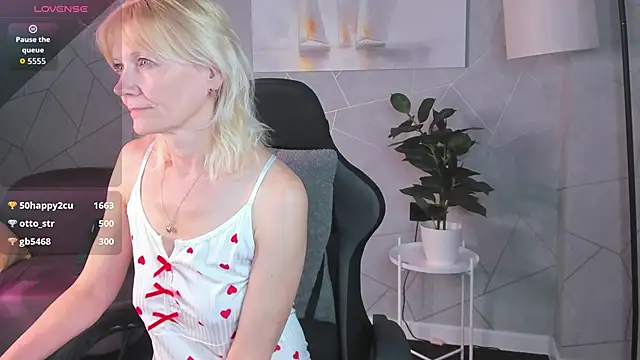 Chat +18 de Julie_Lucas ao vivo