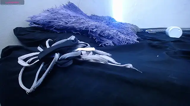 Онлайн чат XXX Naomy_Reiden