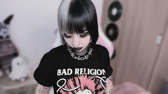 shes_creepy's Live XXX Chat
