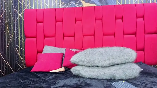 Sofia-Horny- Adlı Modelin Canlı XXX Sohbeti