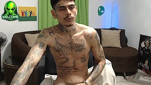 alpha_zom's Live XXX Chat