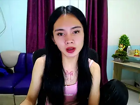 devine_goddess' Webcam Show