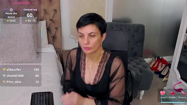 BustyPenellope – live chatrum