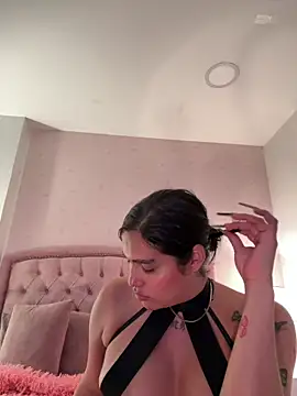 Bella__Wood Webcam-Show