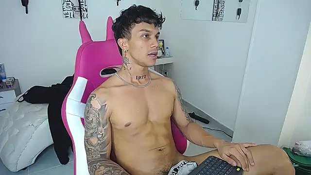 Leonard_Price Chat XXX live