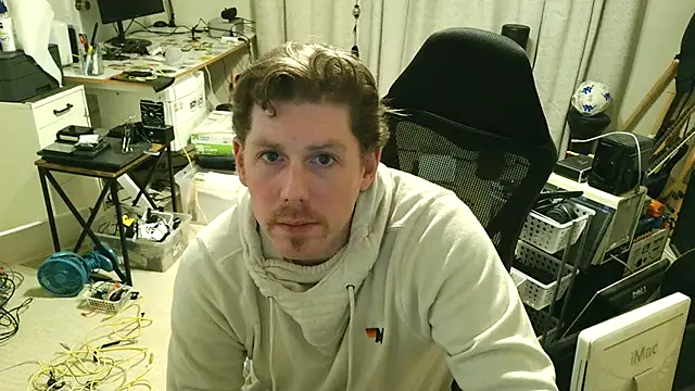 9VOLTT's Live XXX Chat
