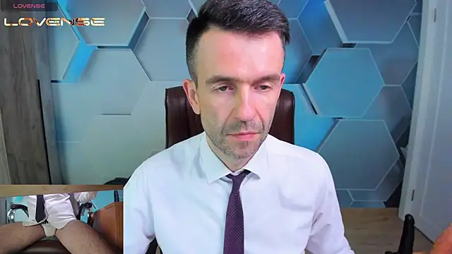 SteveTiger live XXX chat