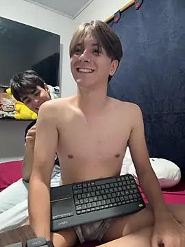 Chat +18 de Alex_and_Fabian ao vivo