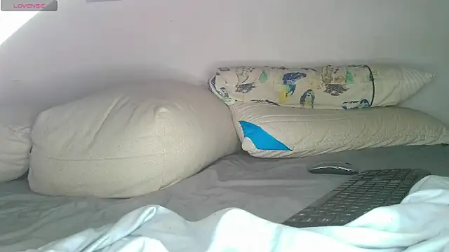 canarito18 Show in webcam