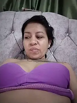 Tiphanydirty3 Adlı Modelin Canlı XXX Sohbeti