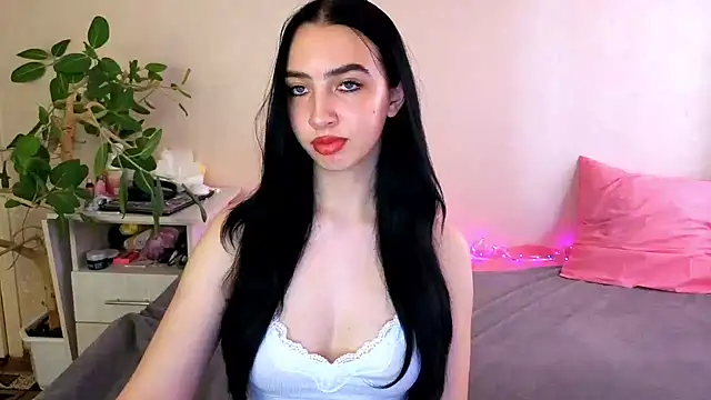 WildKittenX_ Adlı Modelin Canlı XXX Sohbeti