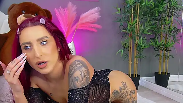 CrystalRedd Chat XXX live