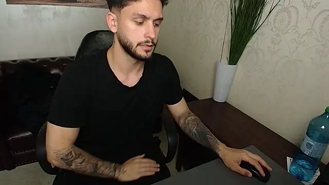 TroyWadee: вебкам-шоу