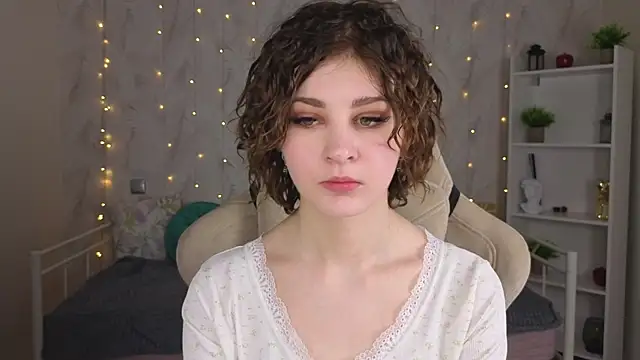 Show de Kira__Fluffy na webcam