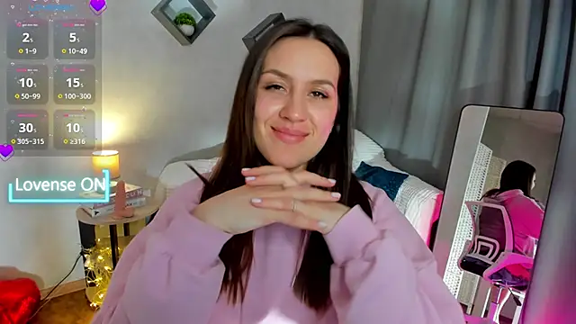 asti_bubbles' Live XXX Chat