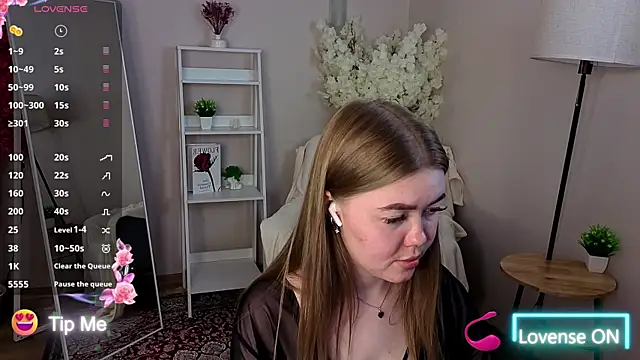 BlondeLina Chat XXX in diretta