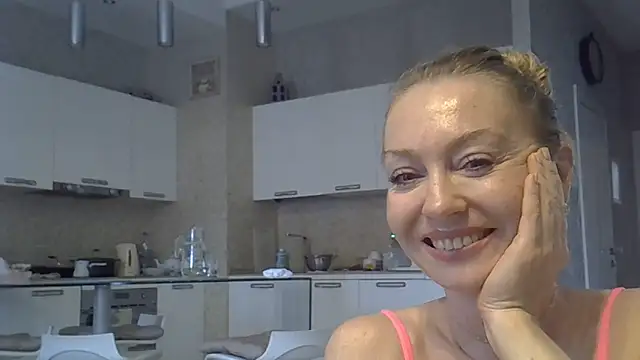 ZarinaSwift Adlı Modelin Canlı XXX Sohbeti