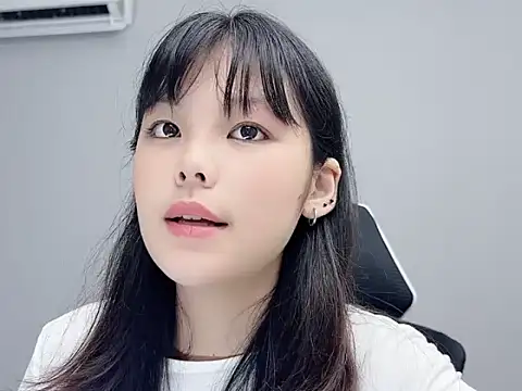 Mia8888 网络视讯表演