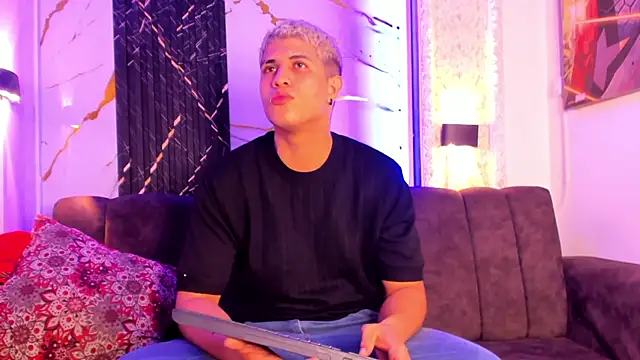 dominic_connor webkamerás műsora