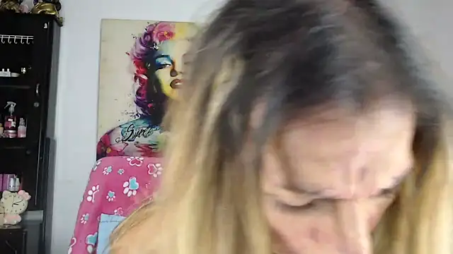 Show modela aleera_starxx982 na web-kameri