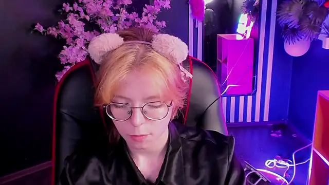 FoxxyyPolly live XXX chat