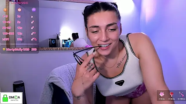 Chat +18 de EricaVanderhill ao vivo