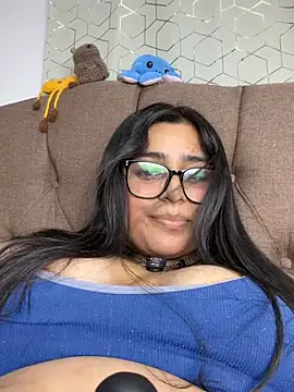 virginbrunette99 Adlı Modelin Canlı XXX Sohbeti