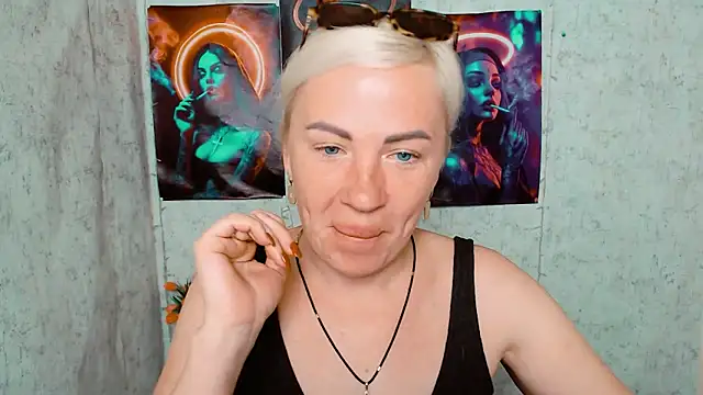Chat XXX en directo de EmmaCat_