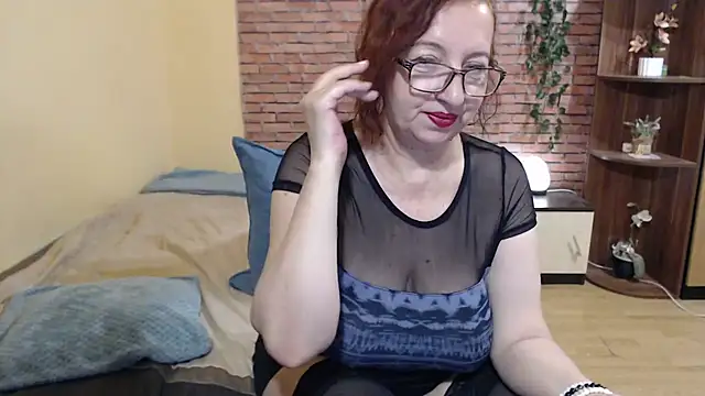 EvelyneFlirtyMilf Chat XXX in diretta