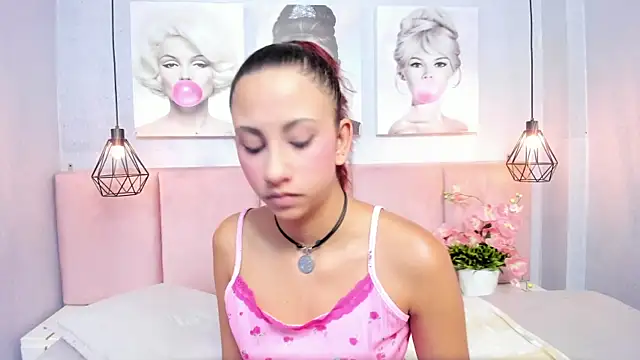 Miabloom19_'s Live XXX Chat