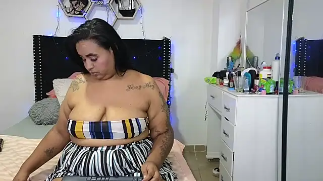 Chat XXX en directo de charlotte_077