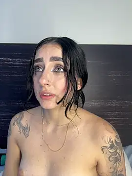 sharlot24's Live XXX Chat