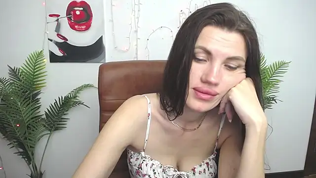 MilaLoona Chat XXX in diretta