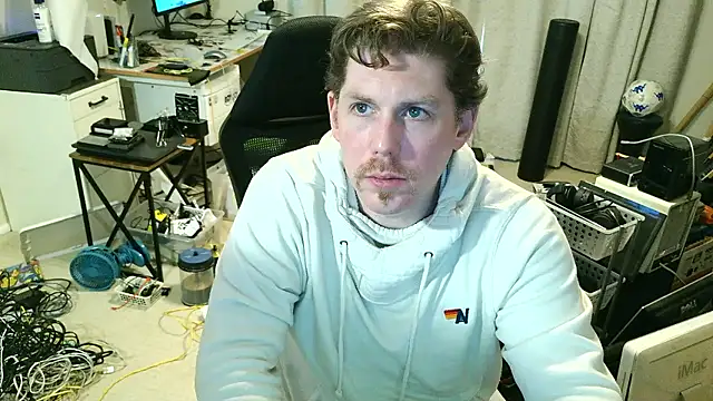 9VOLTT's Live XXX Chat
